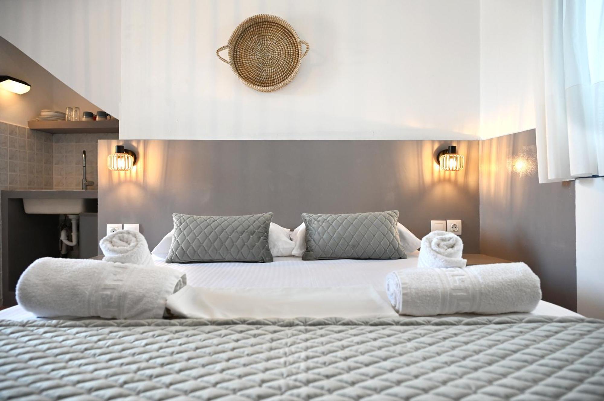 Oneiro Rooms Kythnos Kanala Bagian luar foto