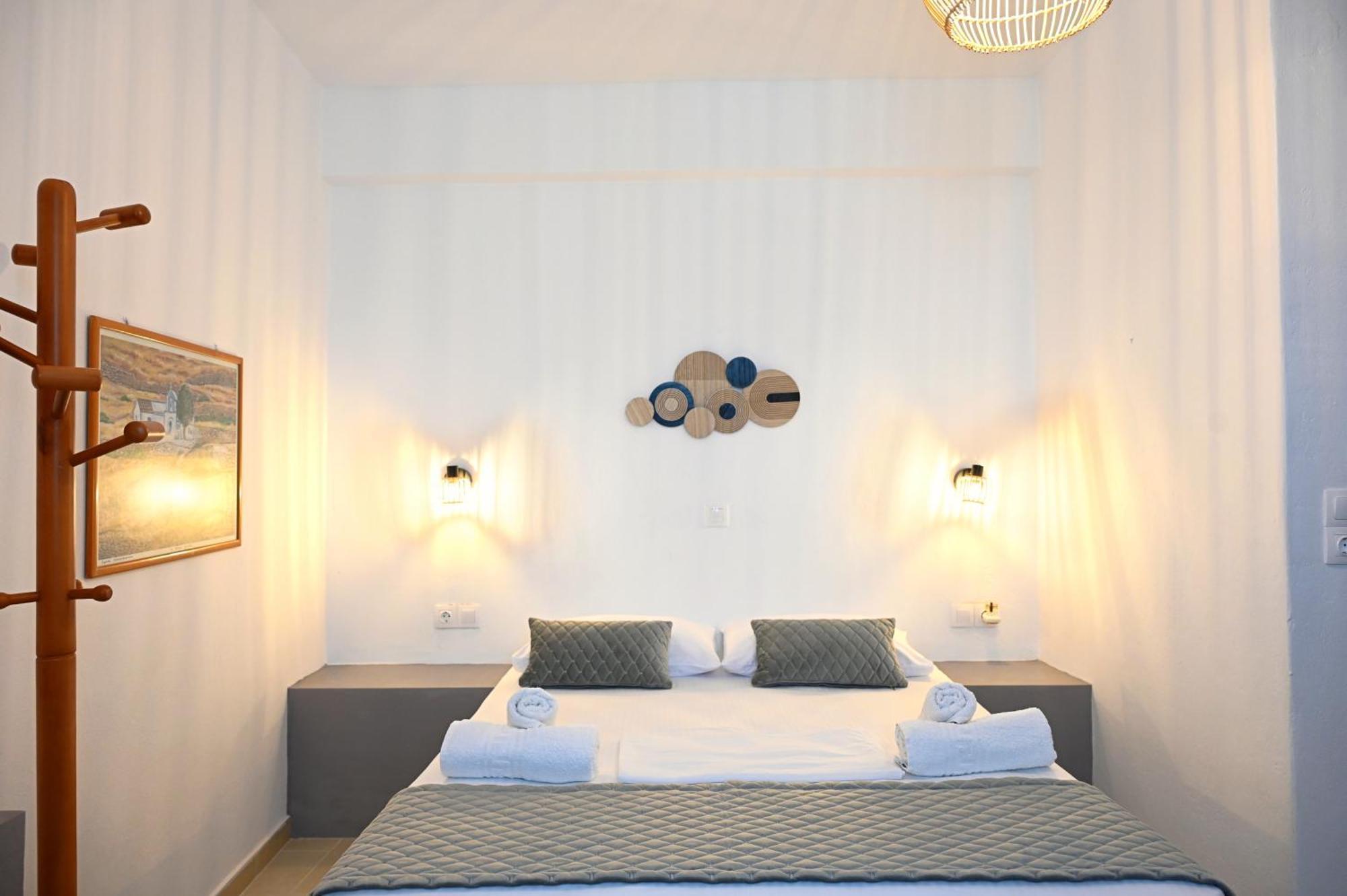 Oneiro Rooms Kythnos Kanala Bagian luar foto