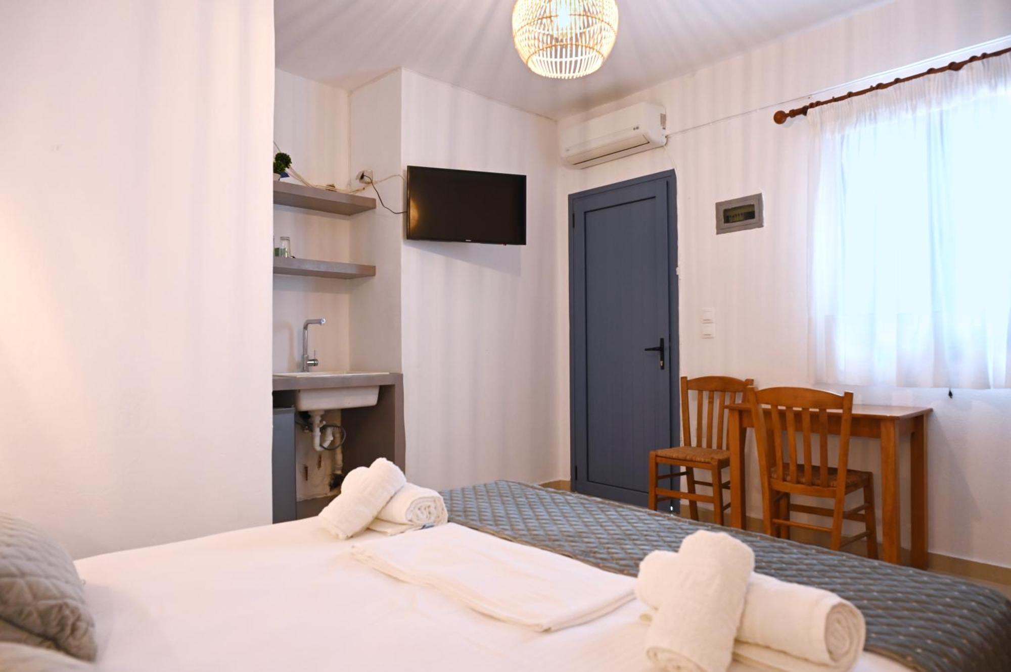 Oneiro Rooms Kythnos Kanala Bagian luar foto