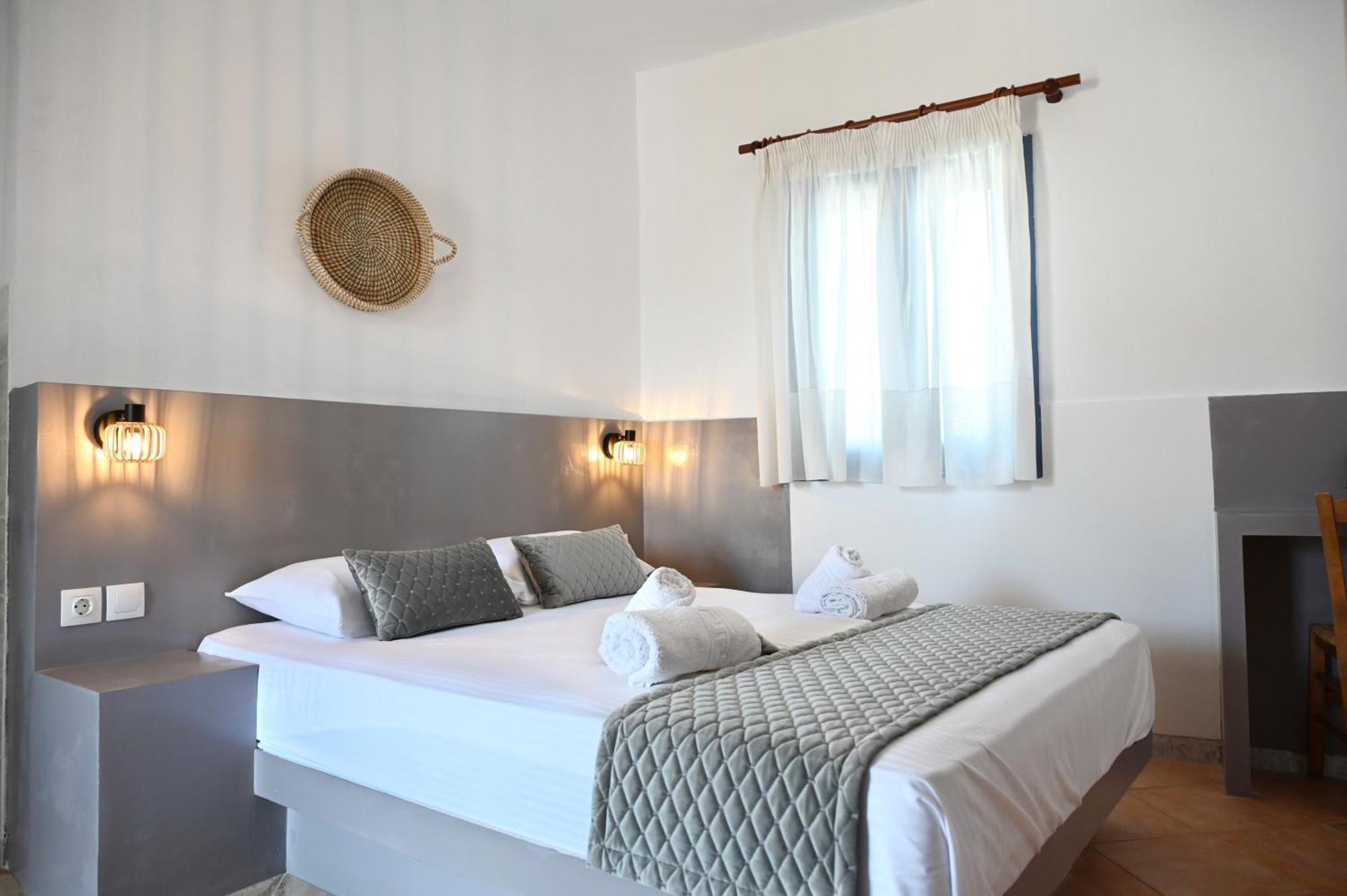 Oneiro Rooms Kythnos Kanala Bagian luar foto